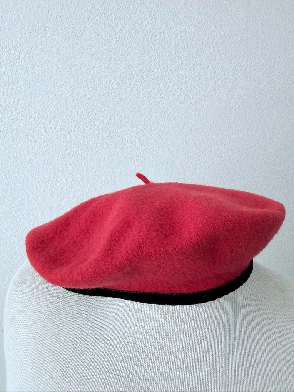 VTG GAP Red Wool Beret Hat Black Velvet Trim Bow Made in England S/M 80s/90s